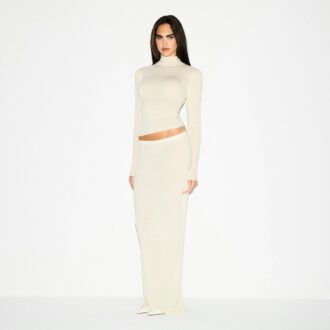 FEATHERWEIGHT CASHMERE TURTLENECK