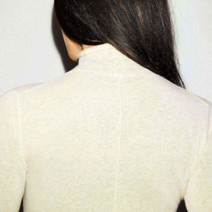 FEATHERWEIGHT CASHMERE TURTLENECK
