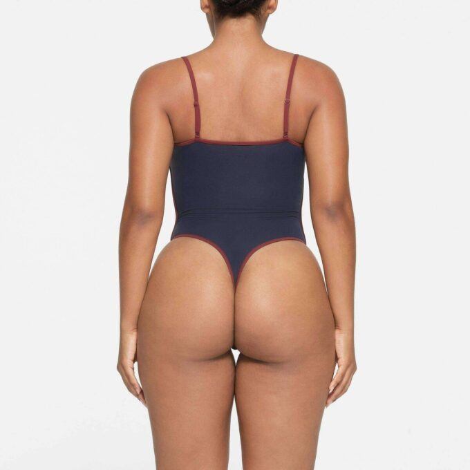 FITS EVERYBODY CONTRAST TRIM SCOOP NECK BODYSUIT