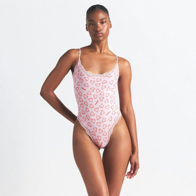 FITS EVERYBODY LACE CAMI BODYSUIT