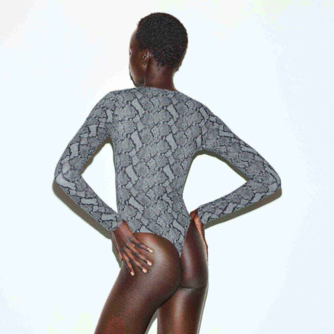 FITS EVERYBODY LONG SLEEVE SCOOP BODYSUIT