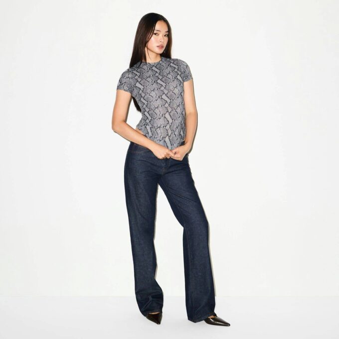 FITS EVERYBODY T-SHIRT FITS EVERYBODY T-SHIRT