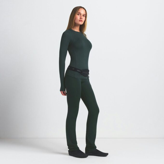 NikeSKIMS AIRY LONG SLEEVE CREW NECK TOP NikeSKIMS AIRY LONG SLEEVE CREW NECK TOP