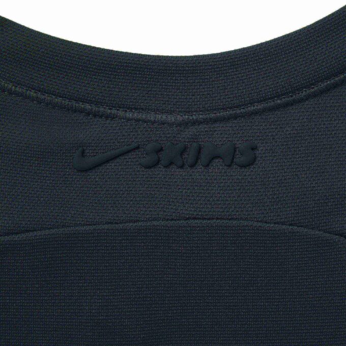 NikeSKIMS AIRY LONG SLEEVE CREW NECK TOP NikeSKIMS AIRY LONG SLEEVE CREW NECK TOP