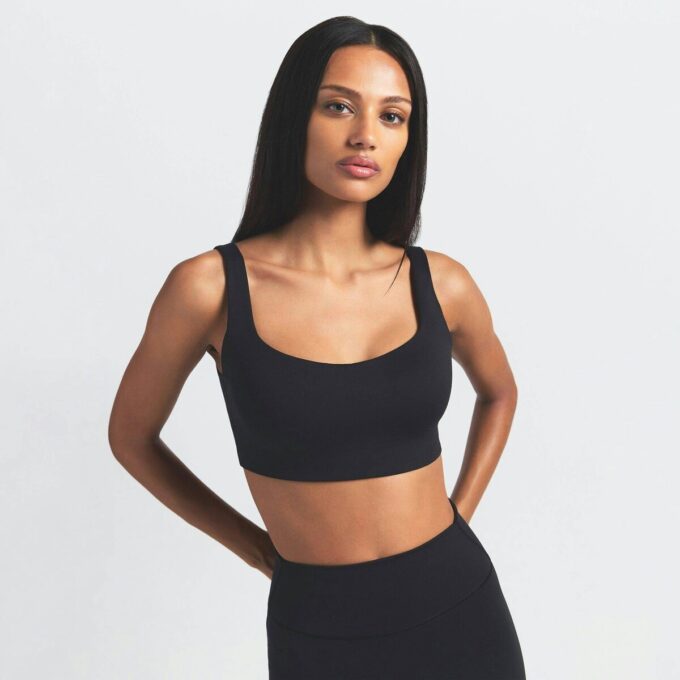 NikeSKIMS MATTE SCOOP NECK BRA