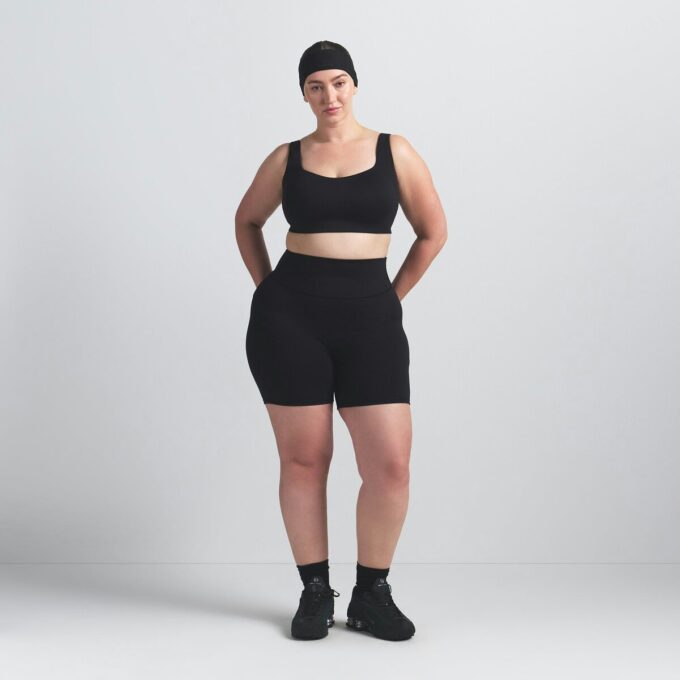 NikeSKIMS MATTE SCOOP NECK BRA