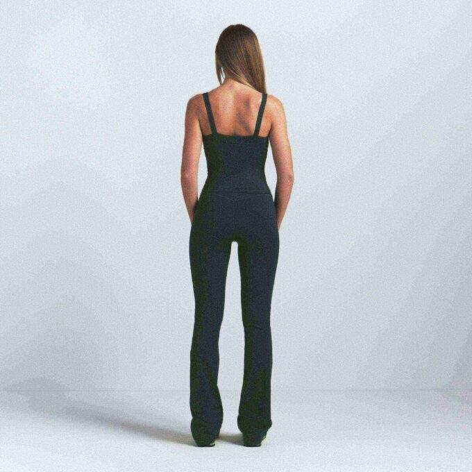 NikeSKIMS MATTE SLIM FLARE LEGGING