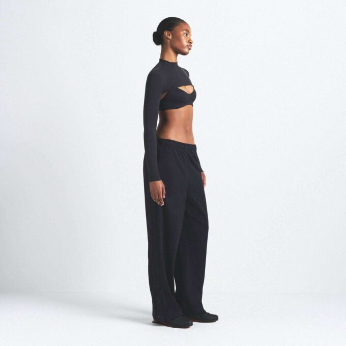 NikeSKIMS MATTE TRICOT SIDE SNAPS PANT NikeSKIMS MATTE TRICOT SIDE SNAPS PANT