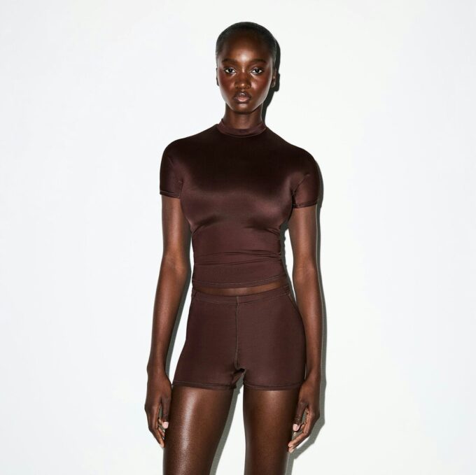 NikeSKIMS SHINE DRAWCORD 2″ SHORT NikeSKIMS SHINE DRAWCORD 2″ SHORT