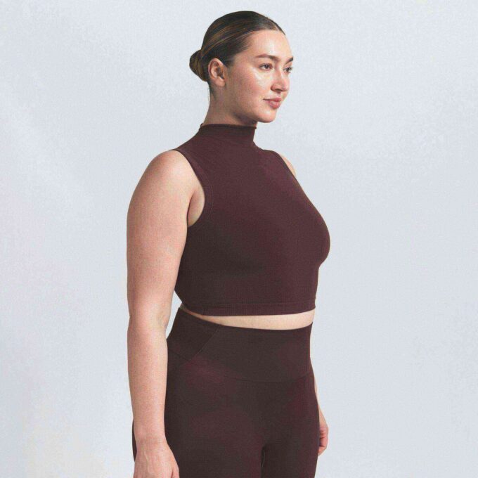 NikeSKIMS VINTAGE SEAMLESS MOCK NECK BRA TOP NikeSKIMS VINTAGE SEAMLESS MOCK NECK BRA TOP