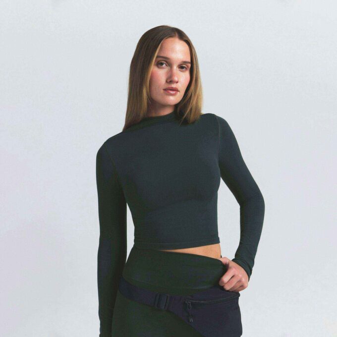 NikeSKIMS VINTAGE SEAMLESS MOCK NECK CROP TOP