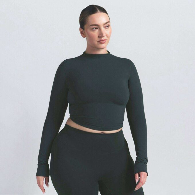 NikeSKIMS VINTAGE SEAMLESS MOCK NECK CROP TOP