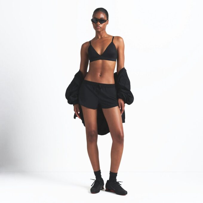 NikeSKIMS WOVEN NYLON 2.5″ RUNNER SHORT NikeSKIMS WOVEN NYLON 2.5″ RUNNER SHORT