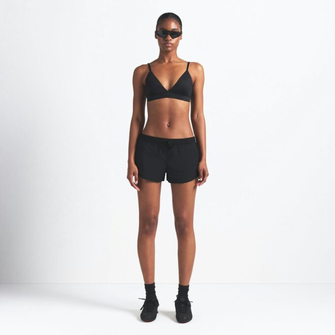 NikeSKIMS WOVEN NYLON 2.5″ RUNNER SHORT NikeSKIMS WOVEN NYLON 2.5″ RUNNER SHORT