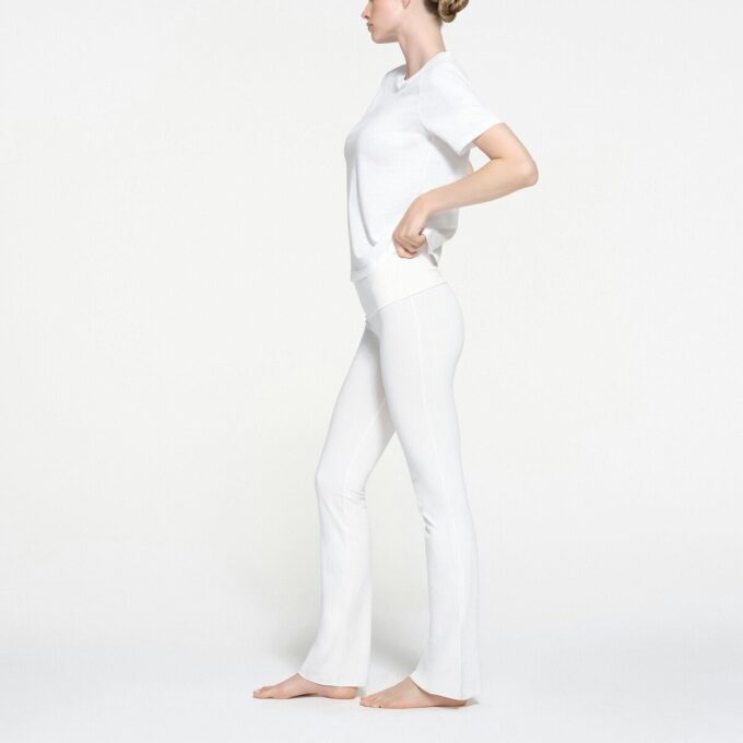 RELAXED TEES T-SHIRT RELAXED TEES T-SHIRT