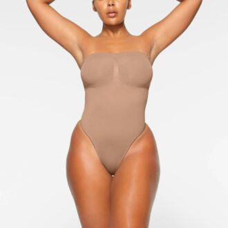 SEAMLESS SCULPT STRAPLESS THONG BODYSUIT