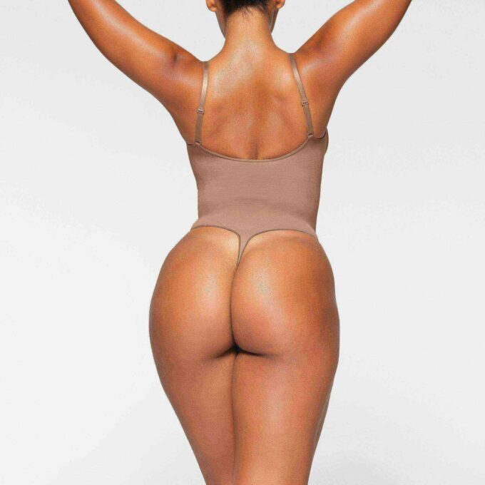 SEAMLESS SCULPT THONG BODYSUIT