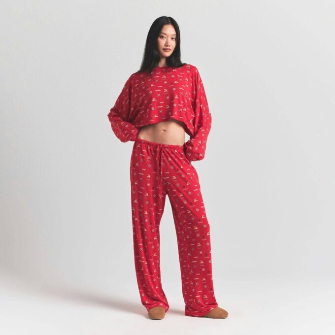 SKIMS SLEEP CROPPED LONG SLEEVE AND PANT SET SKIMS SLEEP CROPPED LONG SLEEVE AND PANT SET