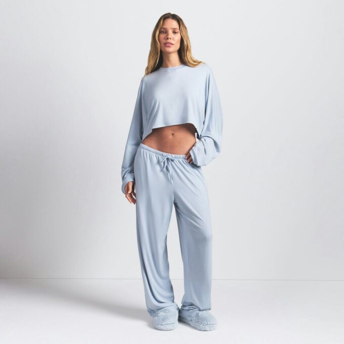 SKIMS SLEEP CROPPED LONG SLEEVE AND PANT SET SKIMS SLEEP CROPPED LONG SLEEVE AND PANT SET