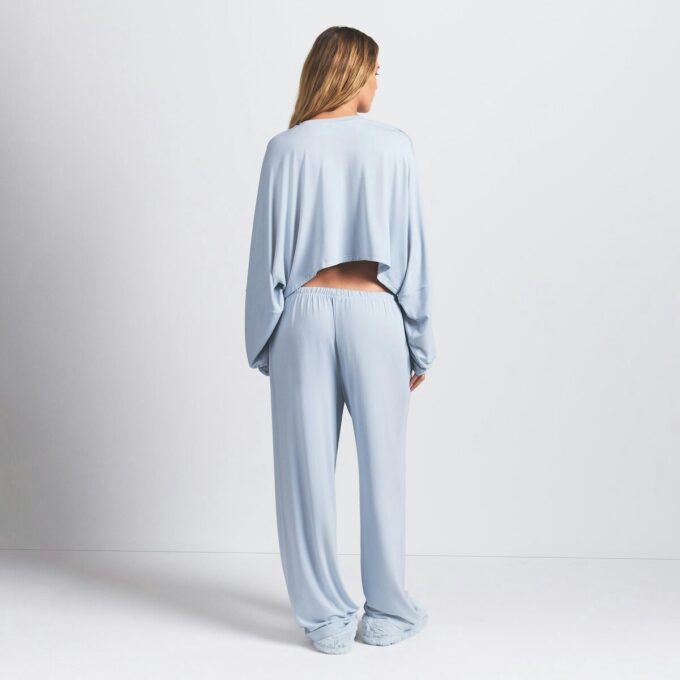 SKIMS SLEEP CROPPED LONG SLEEVE AND PANT SET SKIMS SLEEP CROPPED LONG SLEEVE AND PANT SET