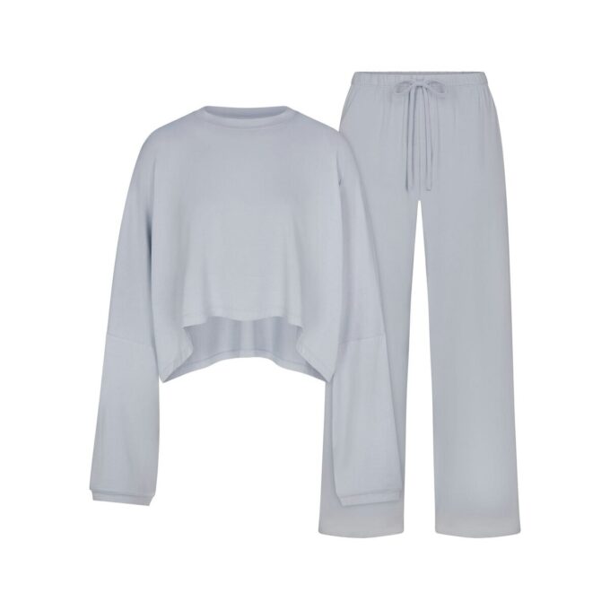 SKIMS SLEEP CROPPED LONG SLEEVE AND PANT SET SKIMS SLEEP CROPPED LONG SLEEVE AND PANT SET