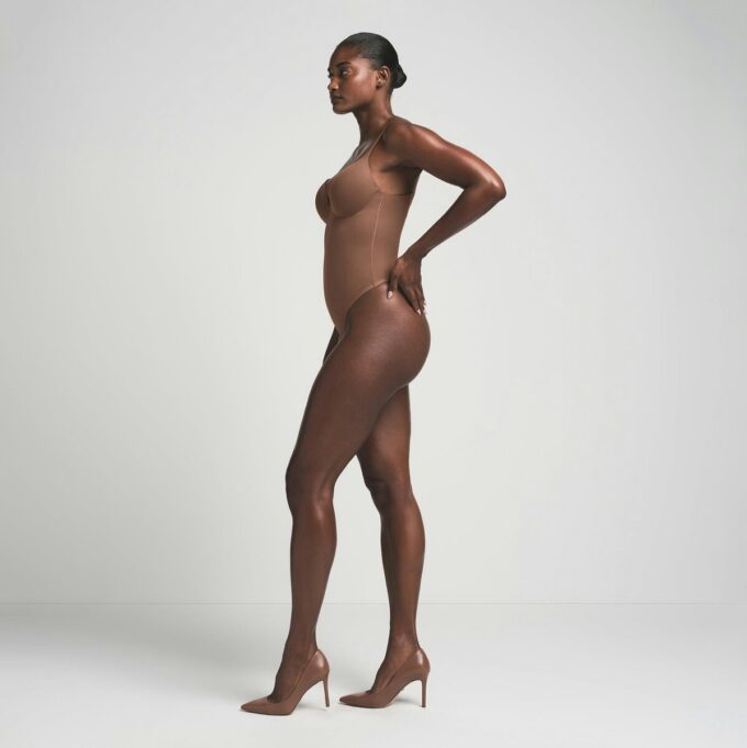 SKIMS ULTIMATE BODY PUSH-UP THONG BODYSUIT SKIMS ULTIMATE BODY PUSH-UP THONG BODYSUIT