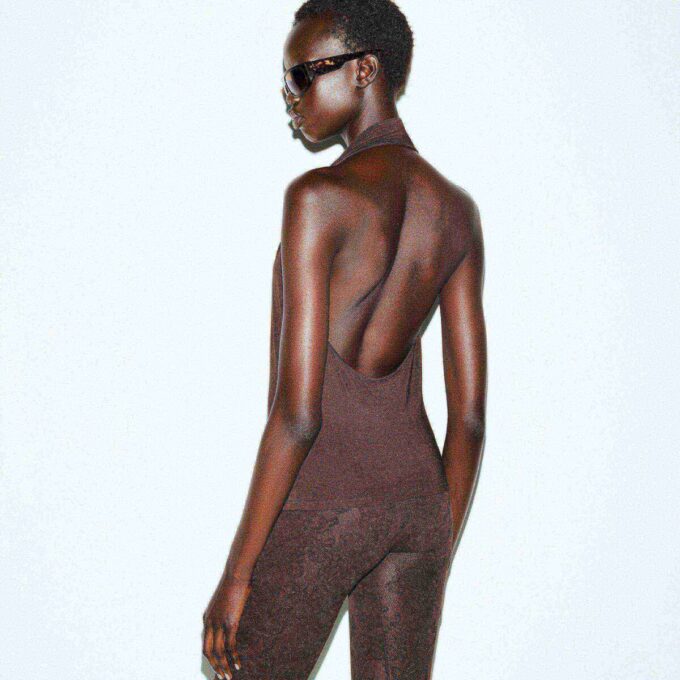 SMOOTH LAYERS DEEP PLUNGE HALTER TOP SMOOTH LAYERS DEEP PLUNGE HALTER TOP