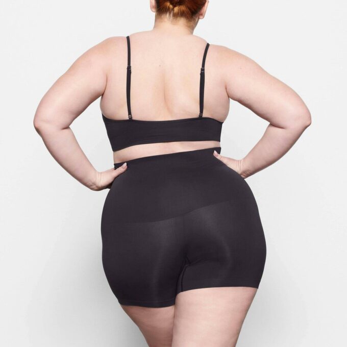 SOFT SMOOTHING SEAMLESS SHORT