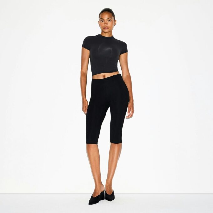 THE ESSENTIAL COLLECTION HIGH-WAISTED CAPRI THE ESSENTIAL COLLECTION HIGH-WAISTED CAPRI