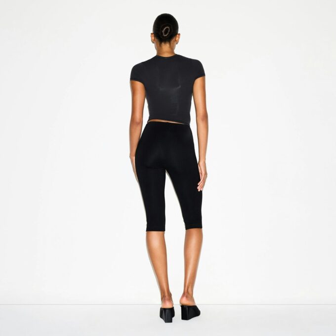 THE ESSENTIAL COLLECTION HIGH-WAISTED CAPRI THE ESSENTIAL COLLECTION HIGH-WAISTED CAPRI