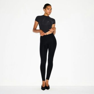 THE ESSENTIAL COLLECTION HIGH-WAISTED LEGGING