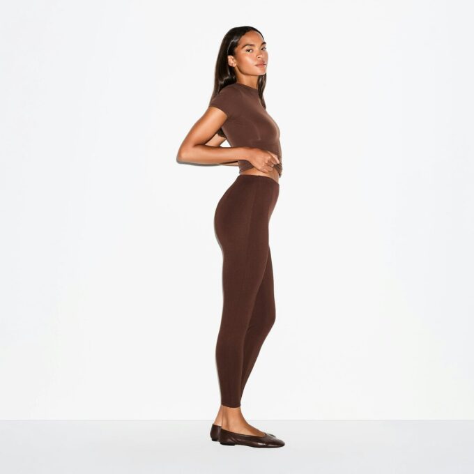 THE ESSENTIAL COLLECTION HIGH-WAISTED LEGGING