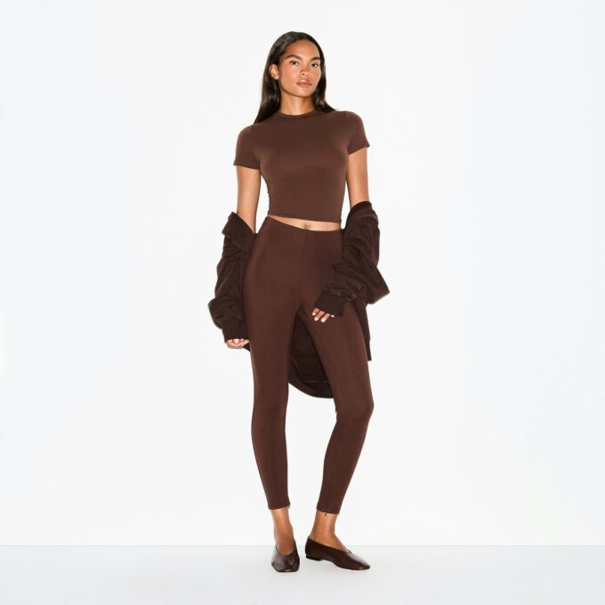 THE ESSENTIAL COLLECTION HIGH-WAISTED LEGGING