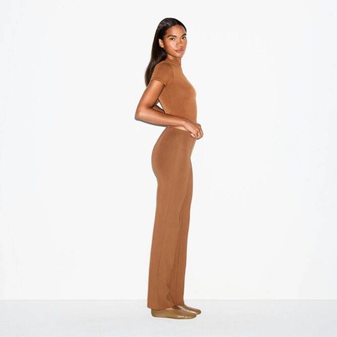 THE ESSENTIAL COLLECTION HIGH-WAISTED PINTUCK STRAIGHT LEG PANT THE ESSENTIAL COLLECTION HIGH-WAISTED PINTUCK STRAIGHT LEG PANT