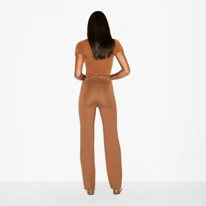 THE ESSENTIAL COLLECTION HIGH-WAISTED PINTUCK STRAIGHT LEG PANT THE ESSENTIAL COLLECTION HIGH-WAISTED PINTUCK STRAIGHT LEG PANT