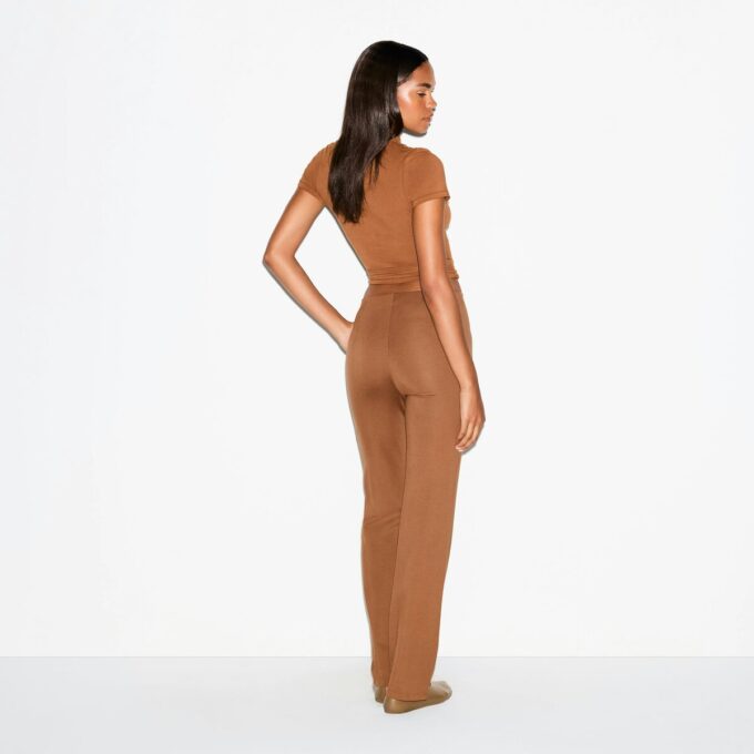 THE ESSENTIAL COLLECTION HIGH-WAISTED PINTUCK STRAIGHT LEG PANT THE ESSENTIAL COLLECTION HIGH-WAISTED PINTUCK STRAIGHT LEG PANT