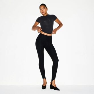 THE ESSENTIAL COLLECTION HIGH-WAISTED STIRRUP LEGGING