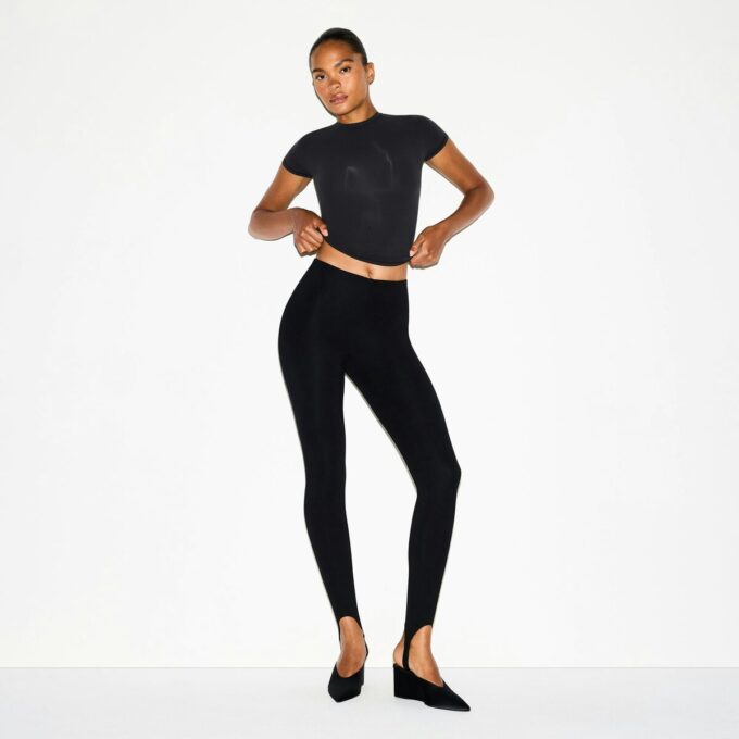 THE ESSENTIAL COLLECTION HIGH-WAISTED STIRRUP LEGGING