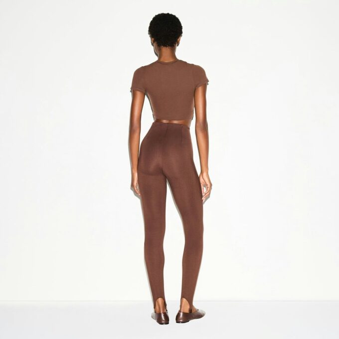 THE ESSENTIAL COLLECTION HIGH-WAISTED STIRRUP LEGGING