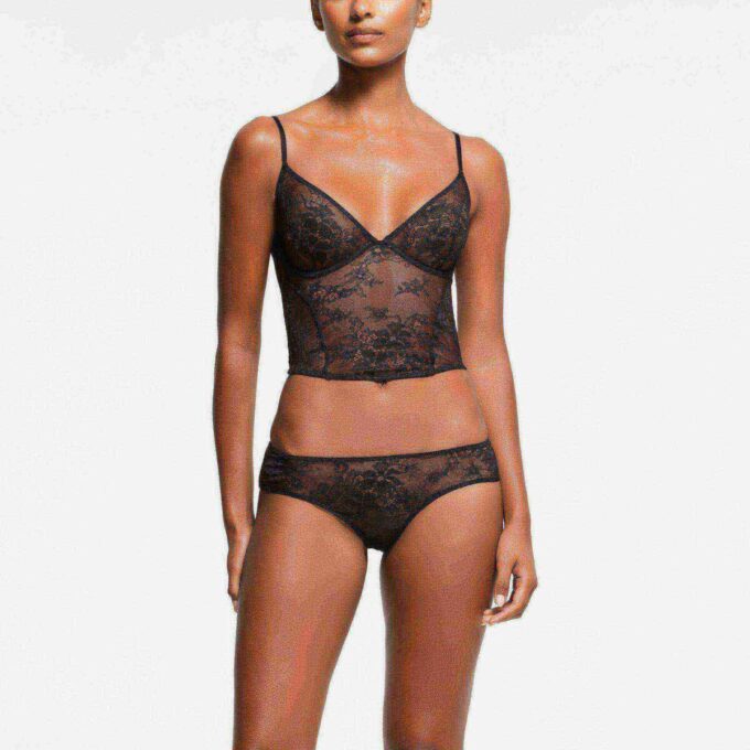 ULTRA FINE LACE PLUNGE CORSET ULTRA FINE LACE PLUNGE CORSET