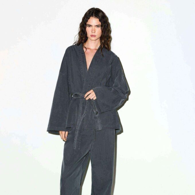 WOVEN LOUNGE OVERSIZED WRAP TOP WOVEN LOUNGE OVERSIZED WRAP TOP